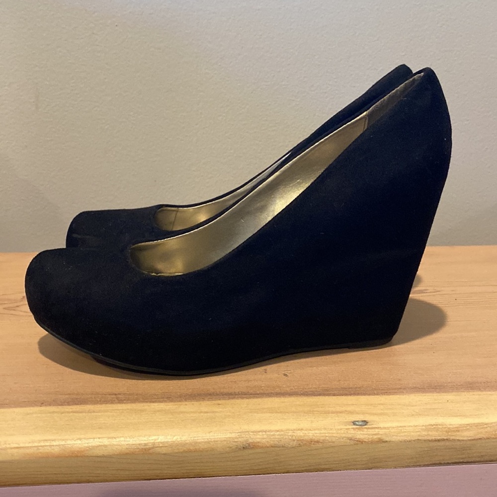 Black platform wedge close toed size 8